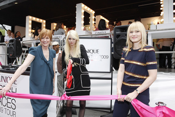 Taylor Momsen, Gossip Girl Star with Lynne Greene, Global Brand President of Clinique and Amy Astley, Teen Vogue Editor in Chief Kick-Off The Clinique Fresh Faces Tour at the Union Square West Plaza on September 22, 2009 in New York City.
