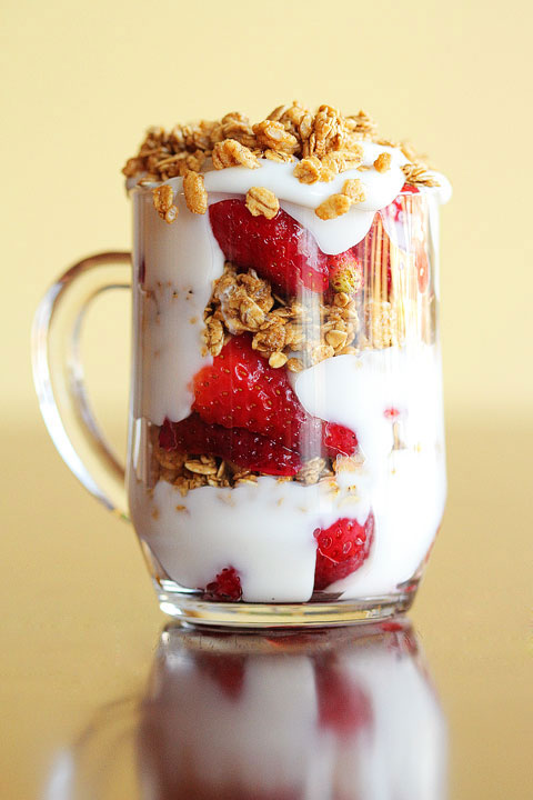 fruit-and-yogurt-parfait-04