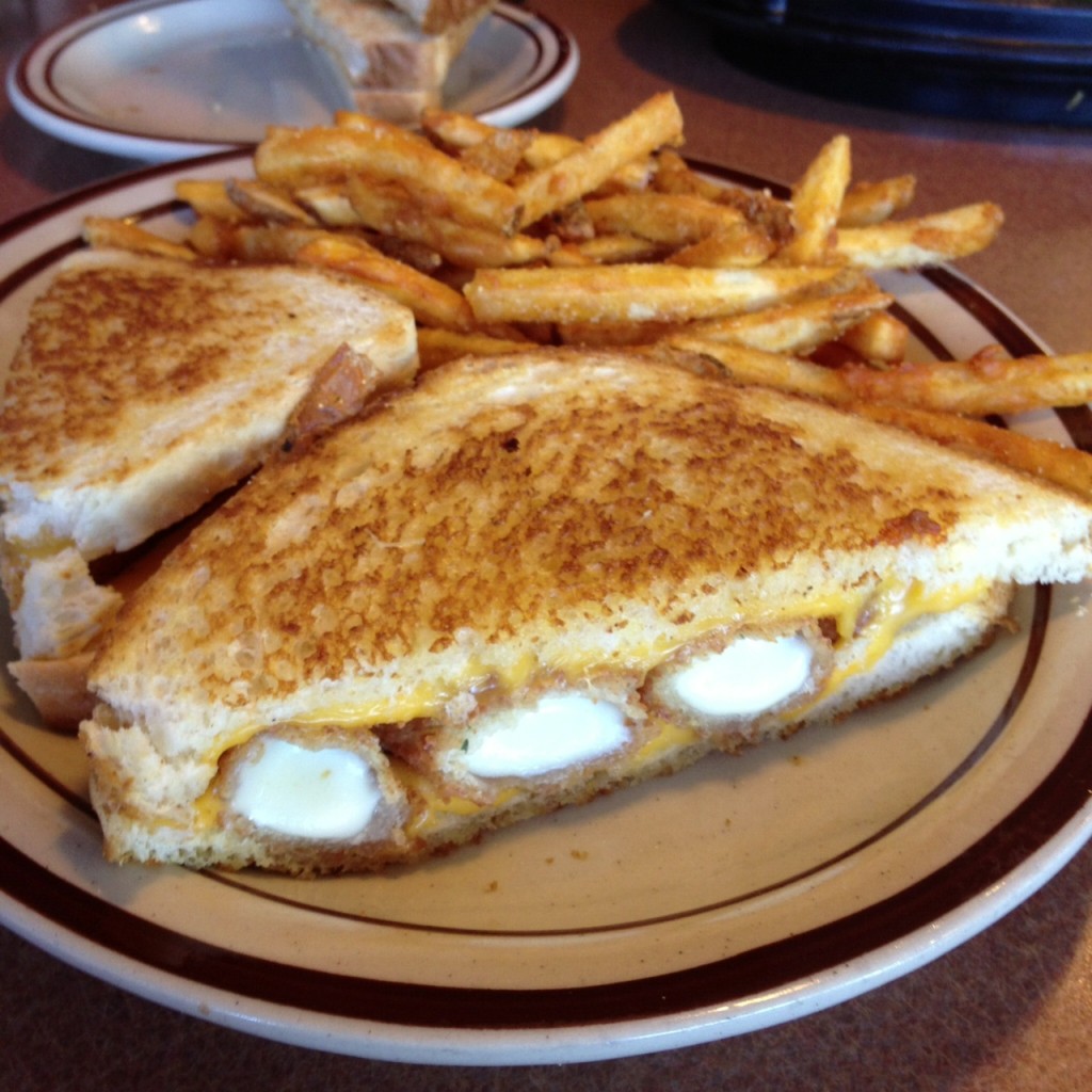 mozzerella grilled cheese at dennys