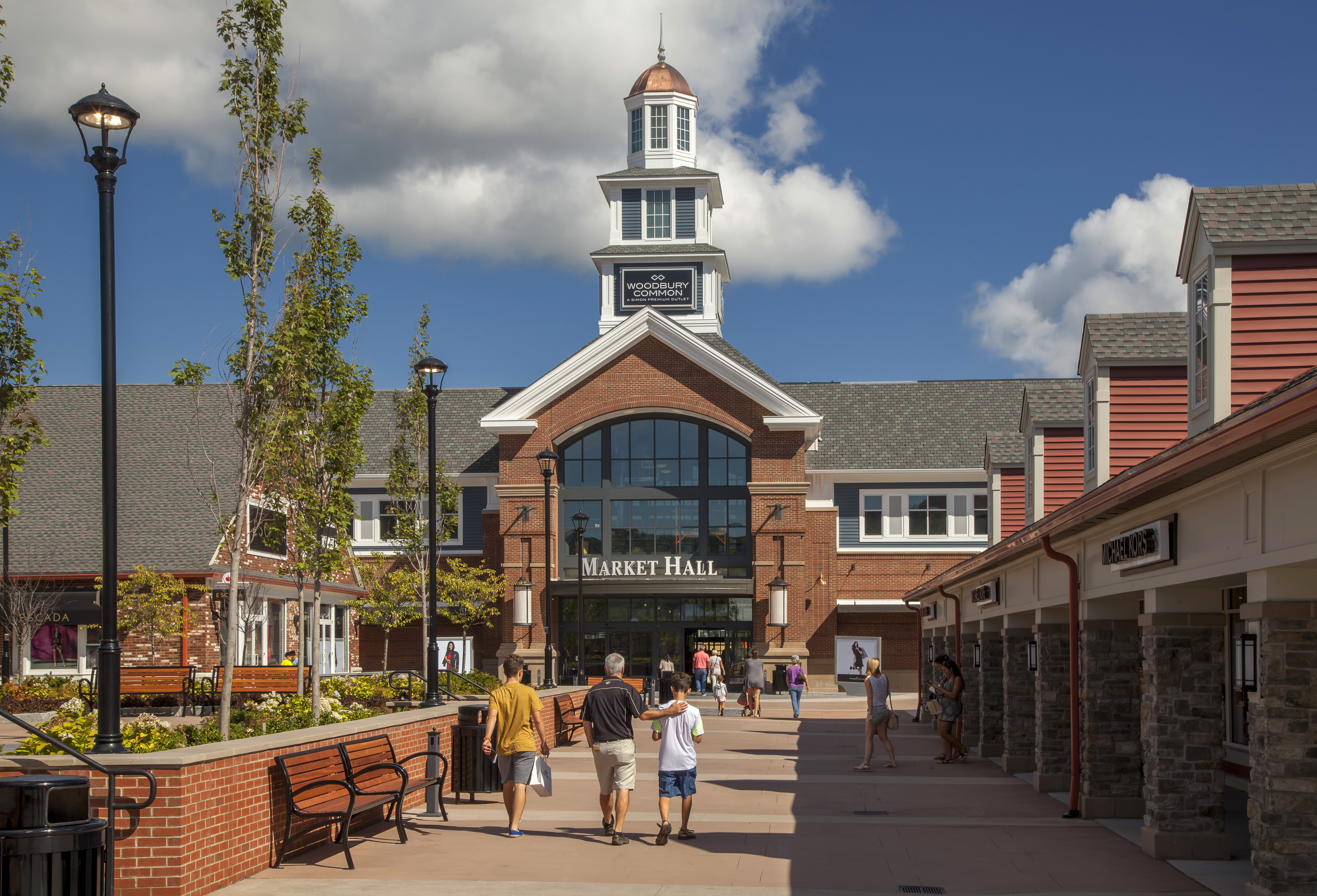 Cupcake Alert: Magnolia Bakery at Woodbury Common Outlets is Opening | The Luxury Spot